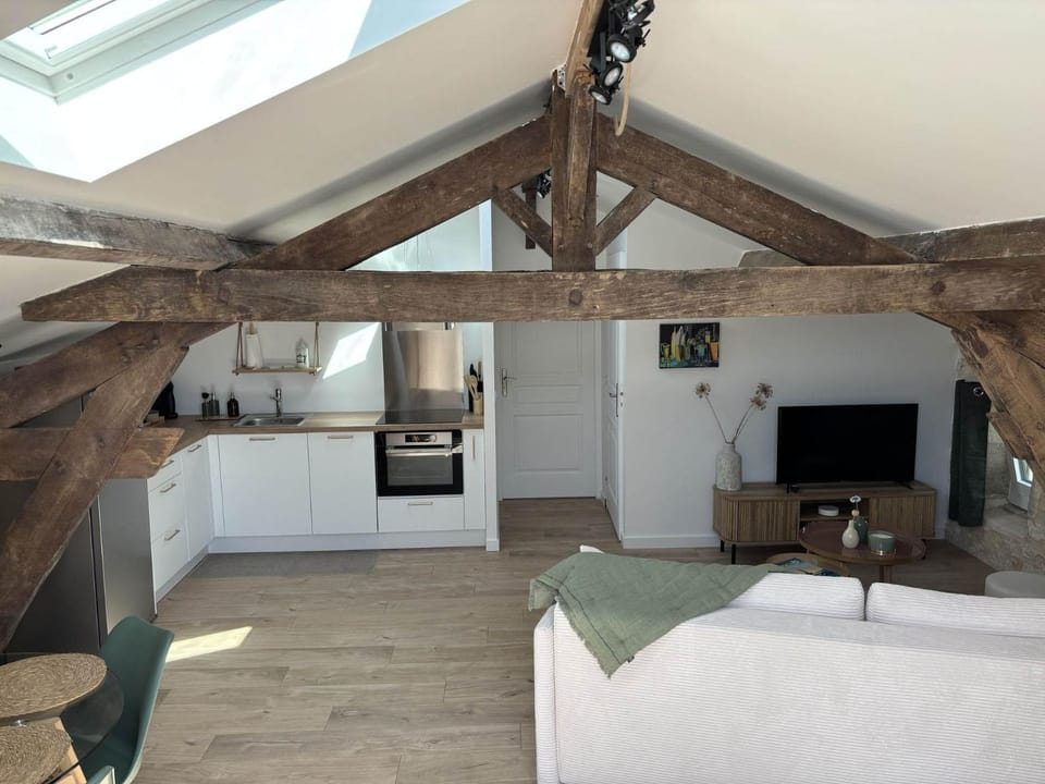 TV and multimedia, Kitchen or kitchenette, Seating area