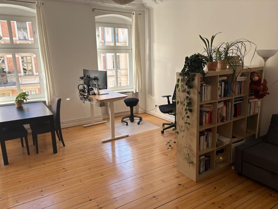 Spacious 3-room apartment in beautiful Bergmannkiez Apartment in Berlin