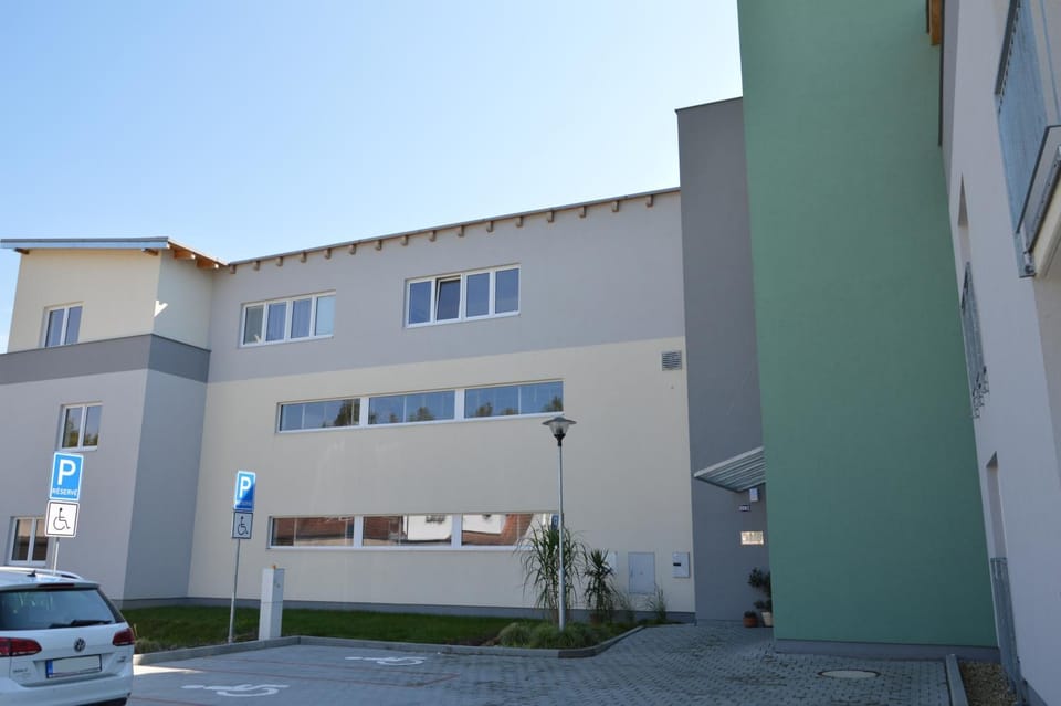 Facade/entrance, Neighbourhood