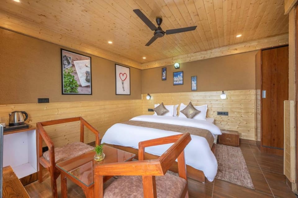 The Charvi Residency l Indoor Multi Cuisine Restaurant l Power Backup Available l Managed By ExoticStays Group Apartment in Himachal Pradesh