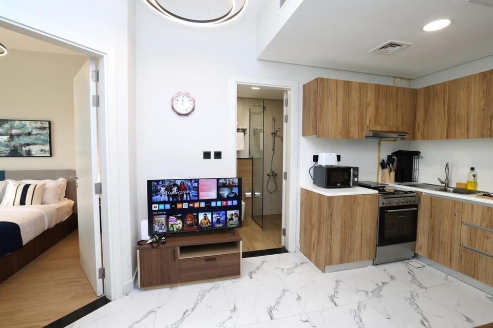 TV and multimedia, Coffee/tea facilities, Kitchen or kitchenette, Photo of the whole room, Dining area, Bedroom, toaster