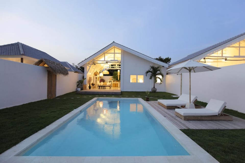 Property building, Garden, Swimming pool