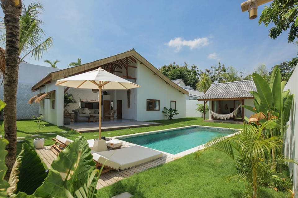 Property building, Natural landscape, Garden view, Pool view, sunbed