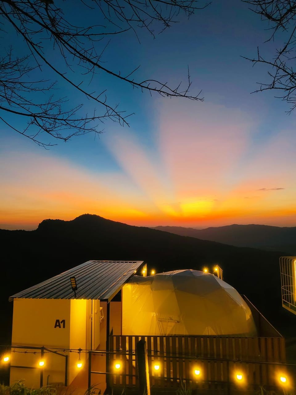 เอวาเเคมป์ ภูชี้ฟ้า Avacamp phuchifa Campground/ 
RV Resort in Laos