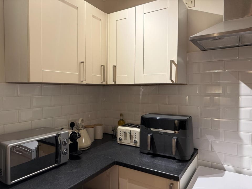 Beautiful Margate Retreat with Log burner, Garden, minutes to beach House in Margate