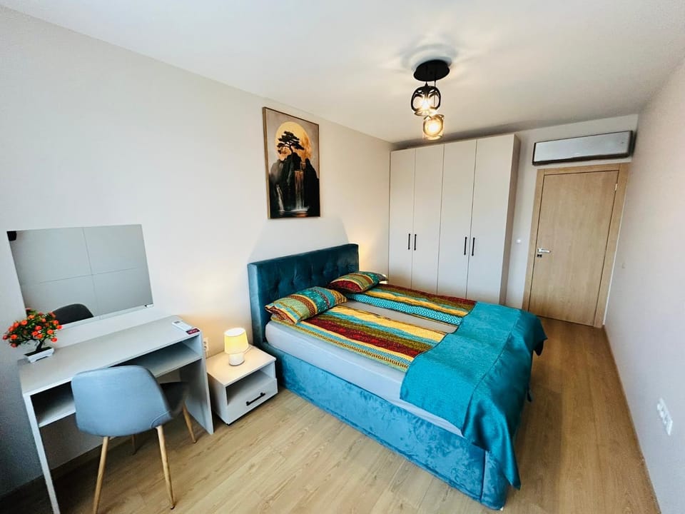 Bed, Photo of the whole room, Seating area, Bedroom, wardrobe, air conditioner