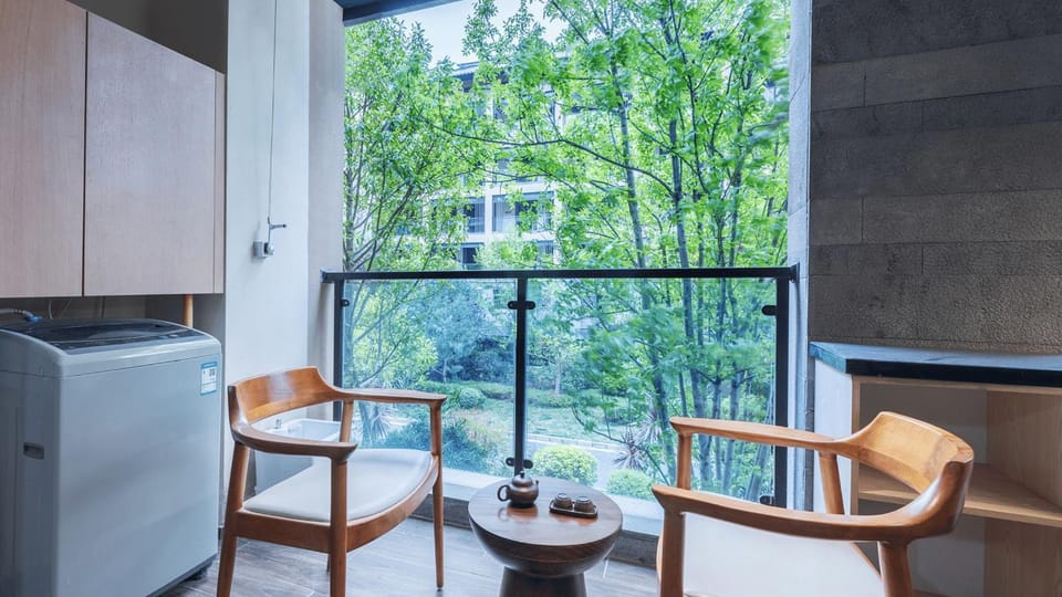View (from property/room), Balcony/Terrace, Seating area