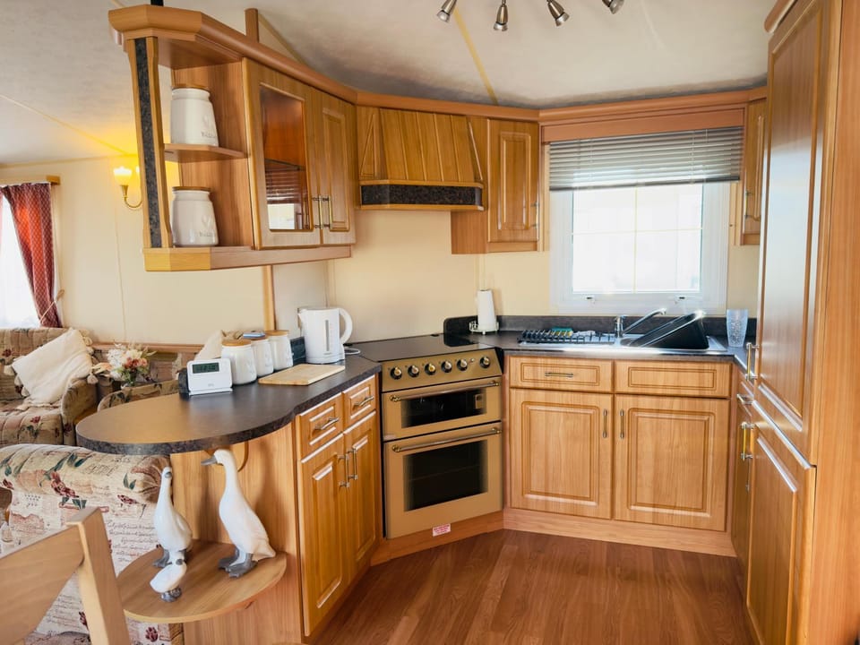 microwave, oven, toaster, kitchen