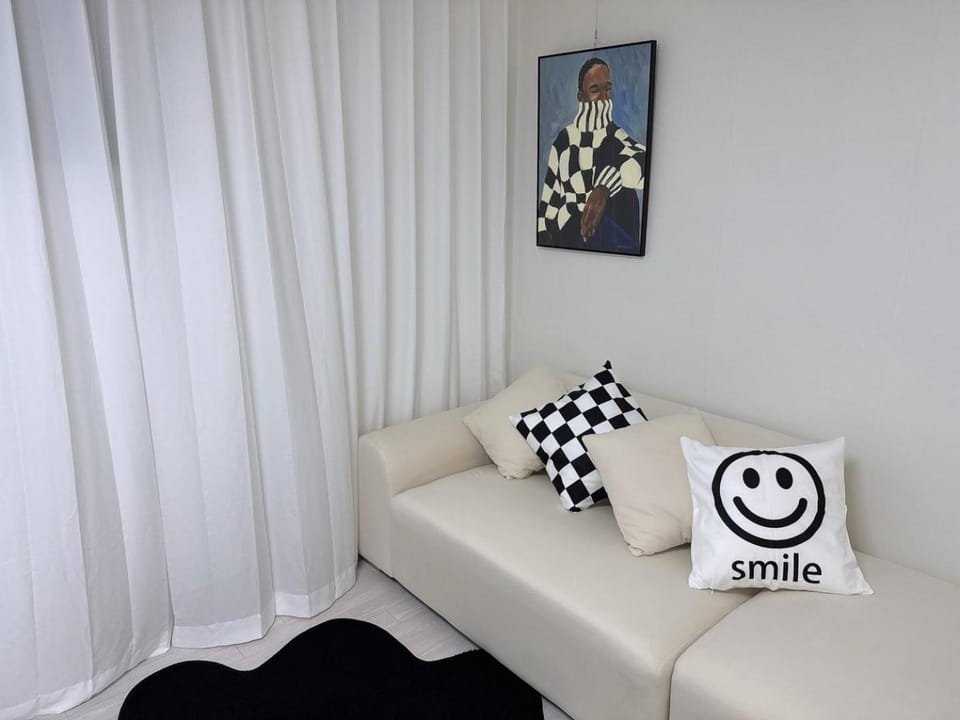 Hi Seoul Sinnonhyeon Apartment in Seoul