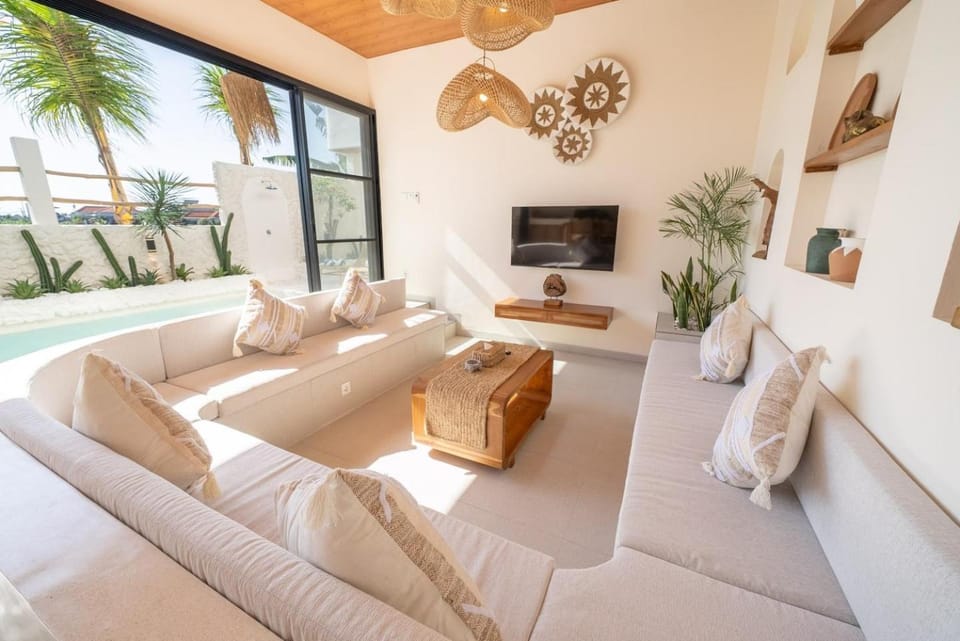 Communal lounge/ TV room, Living room, Seating area