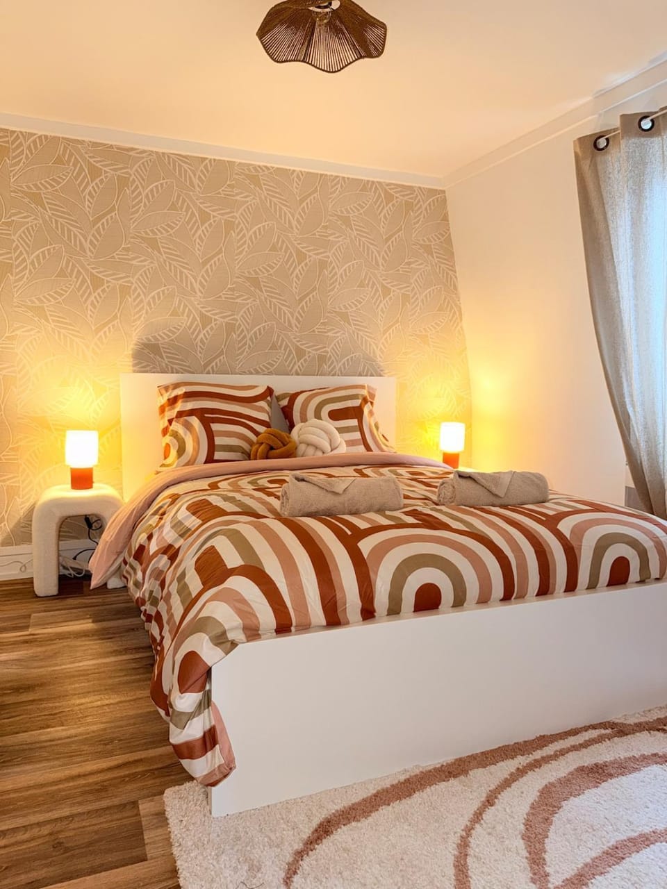 Bed, Photo of the whole room, Bedroom