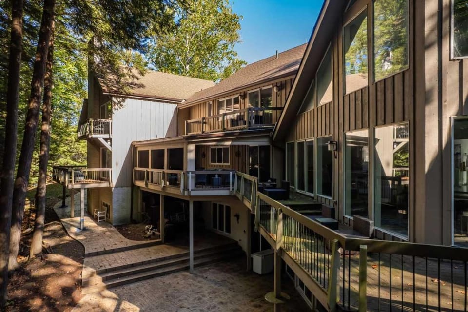 Indoor Pool Sauna Movie Theater Room Bar Sleeps 10 House in Lake Erie