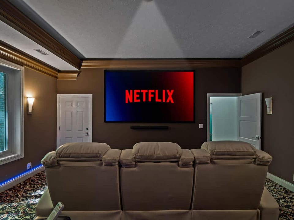 Indoor Pool Sauna Movie Theater Room Bar Sleeps 10 House in Lake Erie