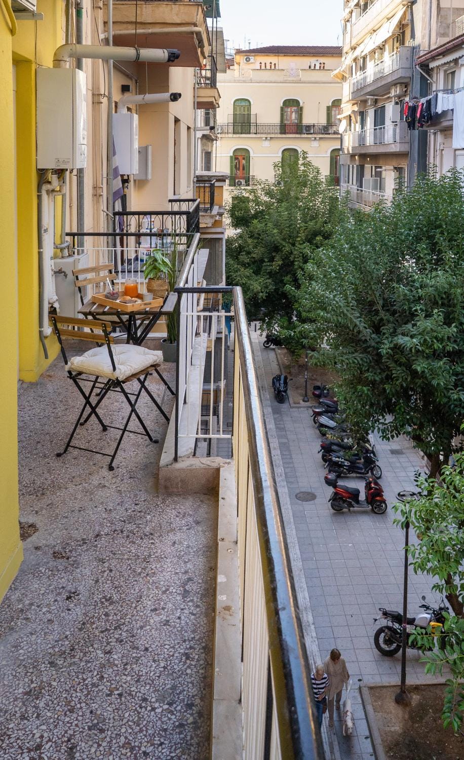 Property building, View (from property/room), Balcony/Terrace, Dining area, Street view