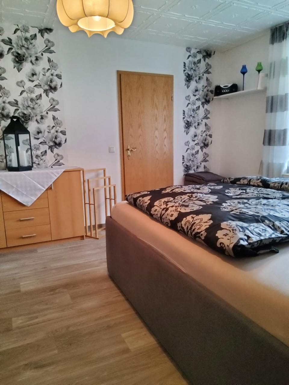 Photo of the whole room, Bedroom