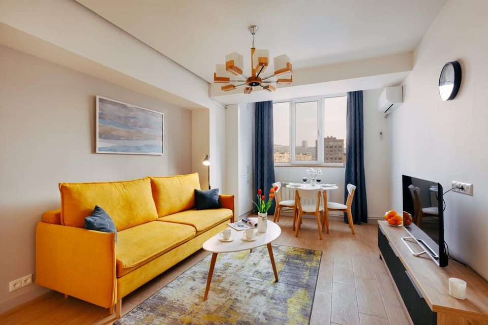 TV and multimedia, Living room, Seating area, Evening entertainment
