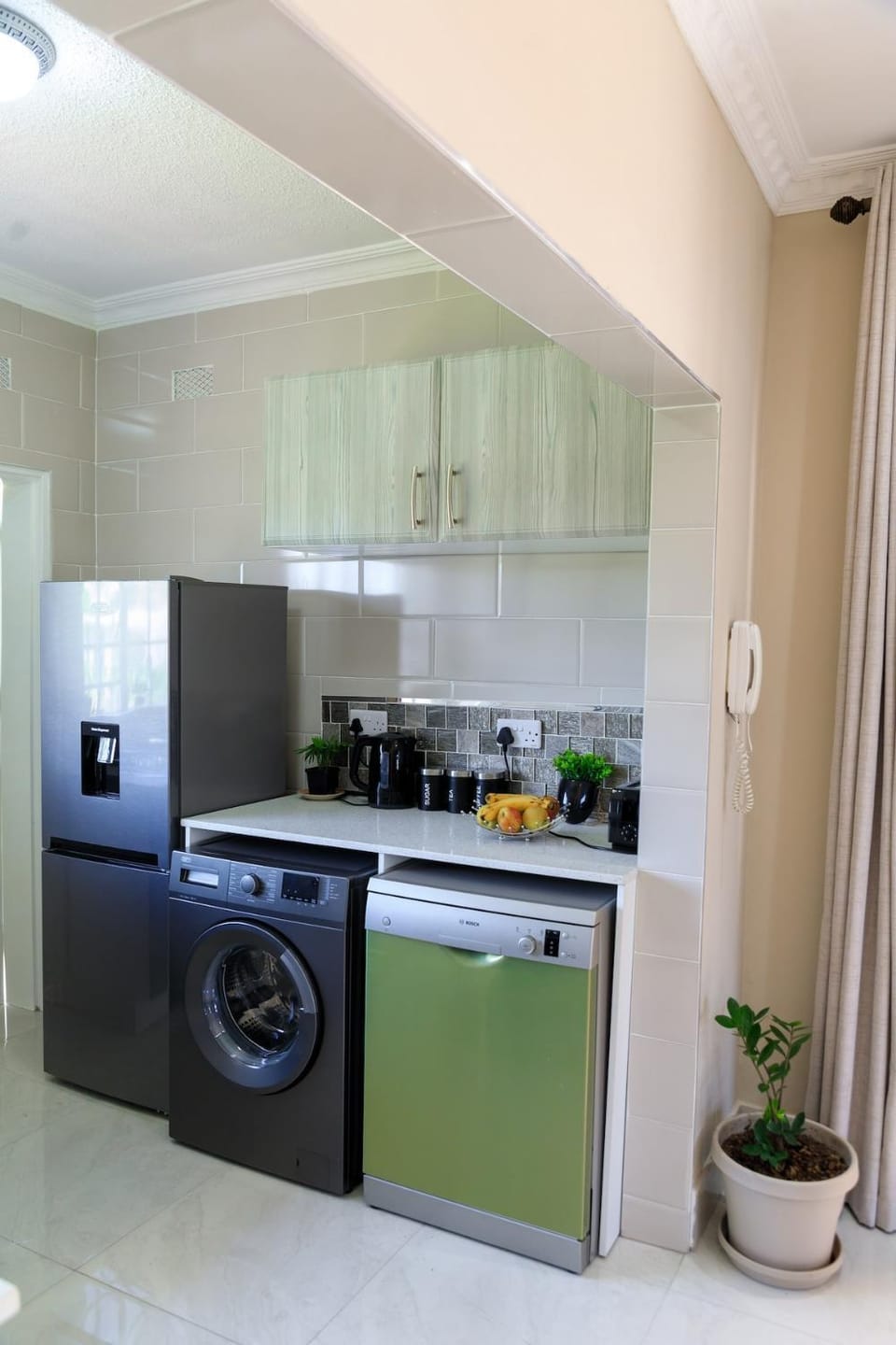 Coffee/tea facilities, Kitchen or kitchenette, dishwasher, washing machine