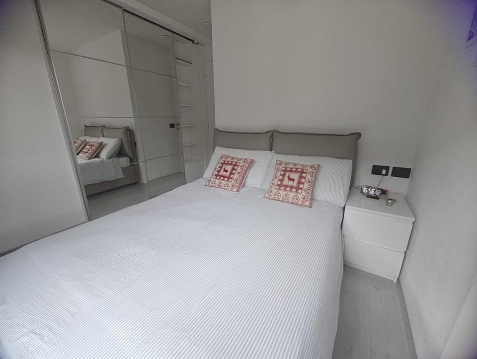 Bed, Bedroom, wardrobe