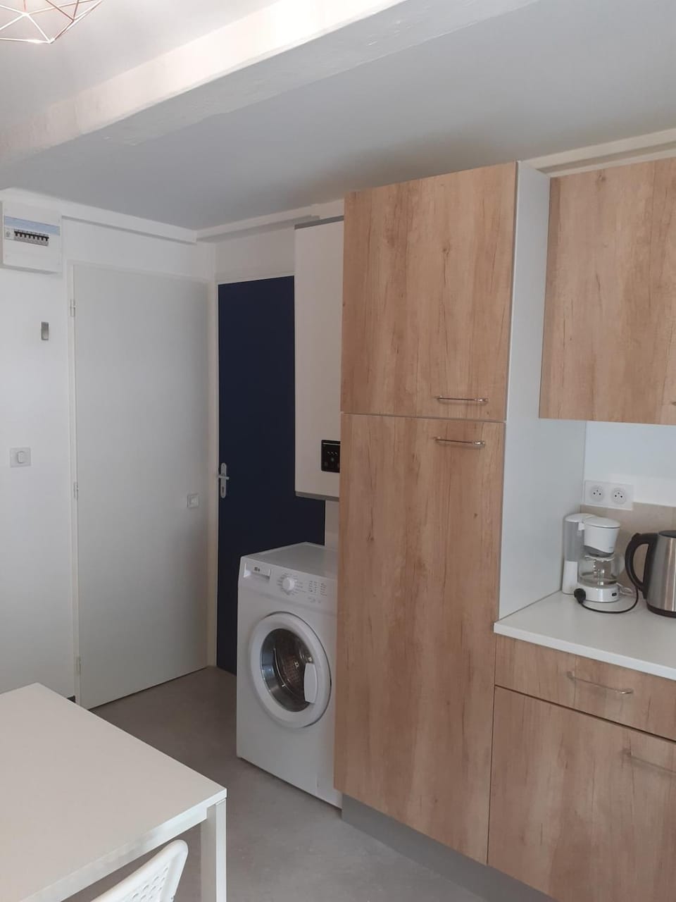 Kitchen or kitchenette, washing machine