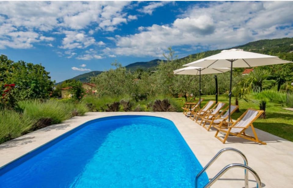 Sablic Apartment - Opatija-Ika, with stunning view on sea with a beautiful pool and five minutes walk to sea Apartment in Lovran