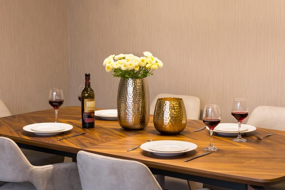 Food and drinks, Dining area