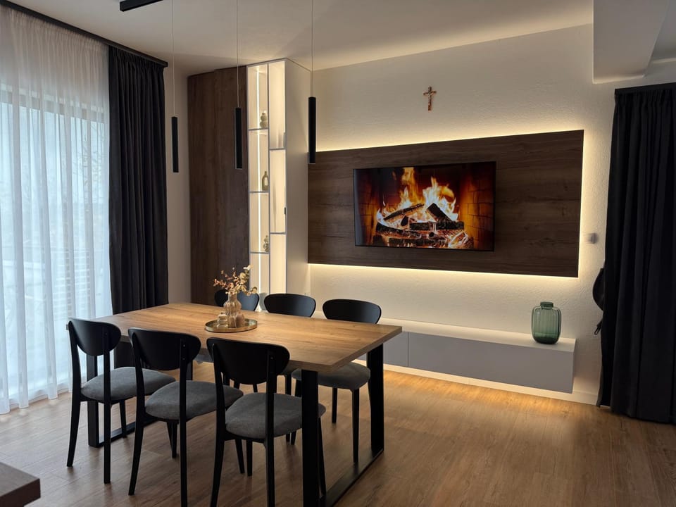 TV and multimedia, Living room, Dining area