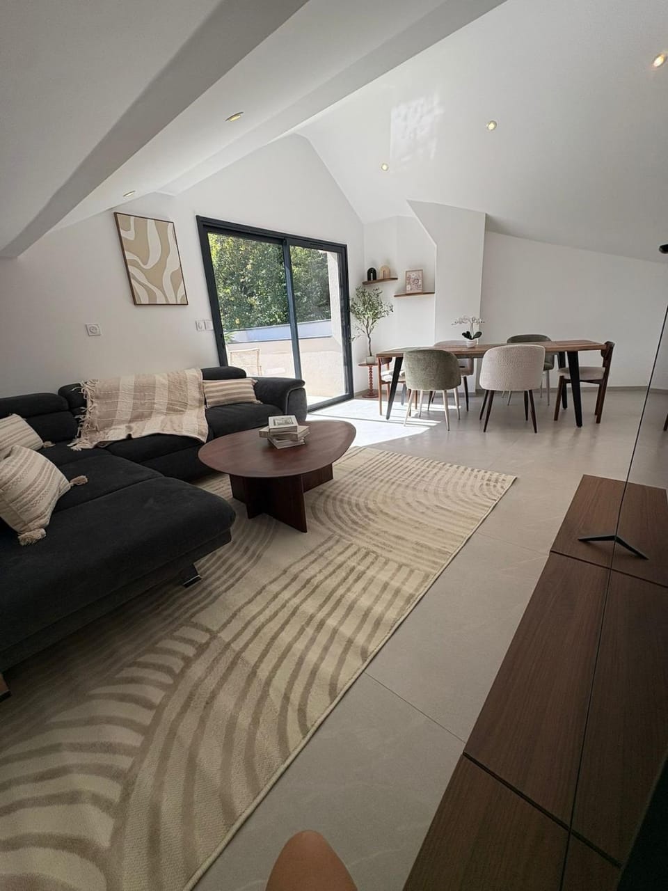 Magnifique T3 haut standing avec jacuzzi en supplément parking privée Apartment in Aix-les-Bains