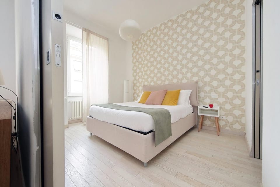 Bright Home Near Metro & Airport Trains Apartment in Rome