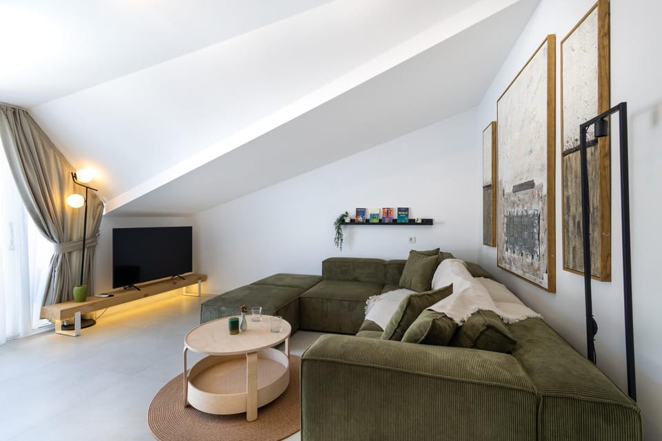 TV and multimedia, Living room, Seating area