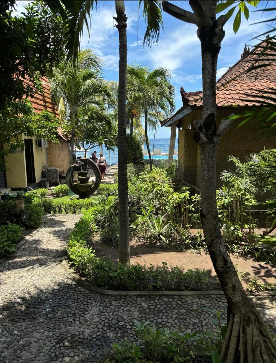Bahari Beach Amed Bed and Breakfast in Abang