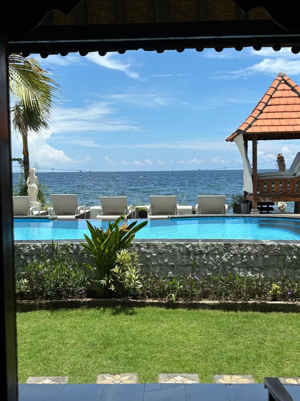 Bahari Beach Amed Bed and Breakfast in Abang
