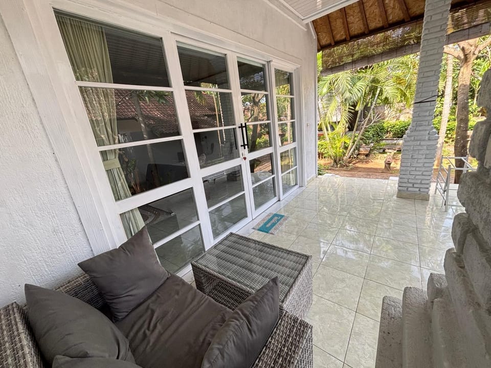 Bahari Beach Amed Bed and Breakfast in Abang