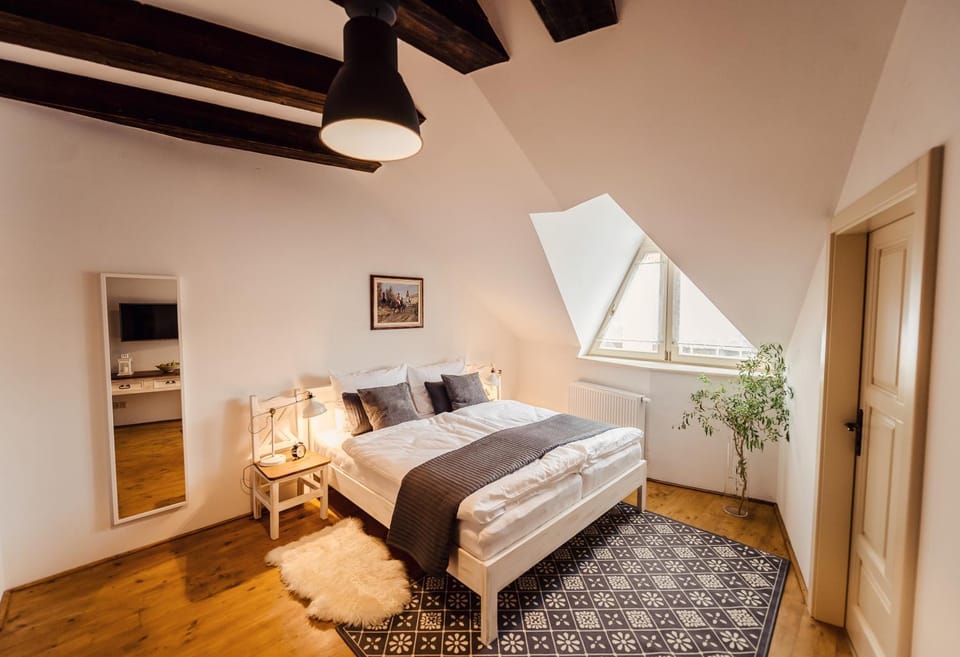 Photo of the whole room, Bedroom