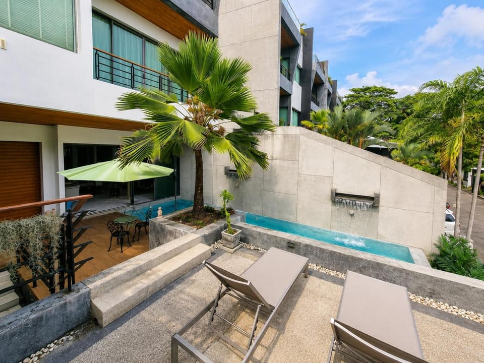 Balcony/Terrace, Pool view, Swimming pool, sunbed