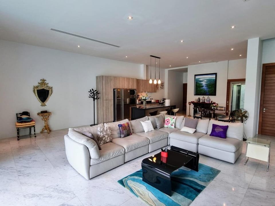 Luxury Villa with Panoramic Seaview, Private Pool Villa in Rawai