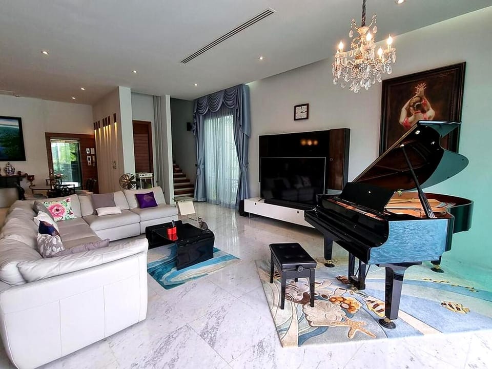 Communal lounge/ TV room, TV and multimedia, Living room, Evening entertainment