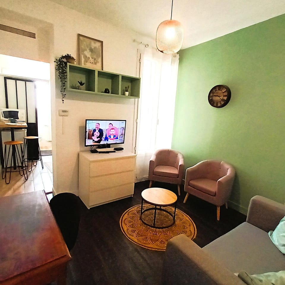TV and multimedia, Living room, Dining area