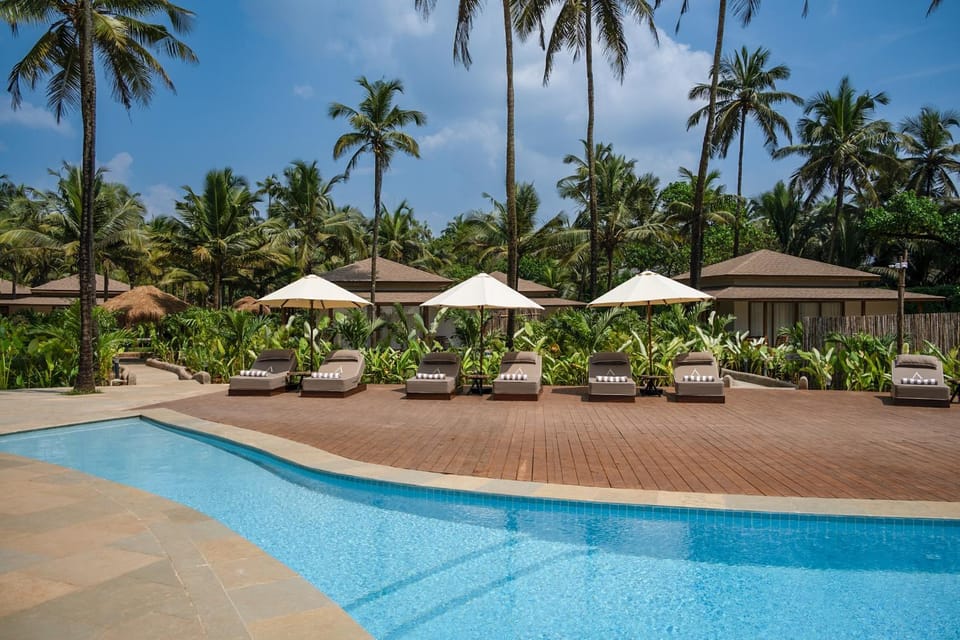 Pool view, Sea view, Swimming pool, Swimming pool, sunbed, VIP