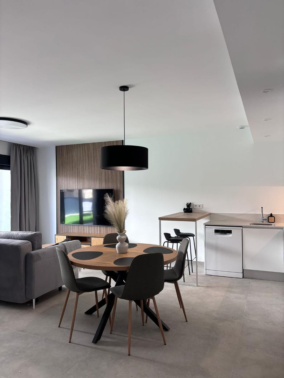 Communal lounge/ TV room, Kitchen or kitchenette, Living room, Dining area