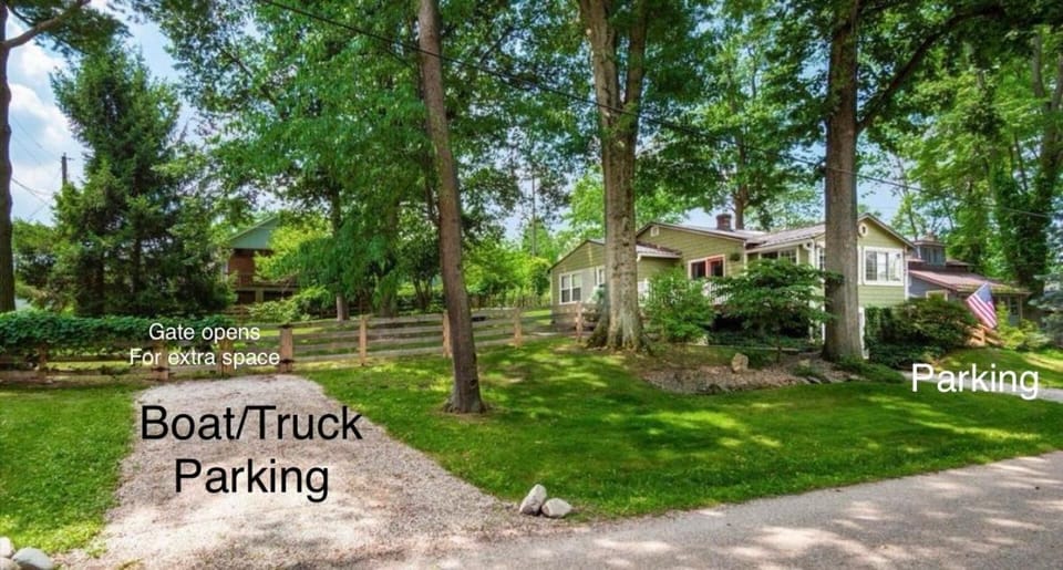 The Float House at Buckeye Lake - Hot Tub - Patio - Privacy House in Ohio