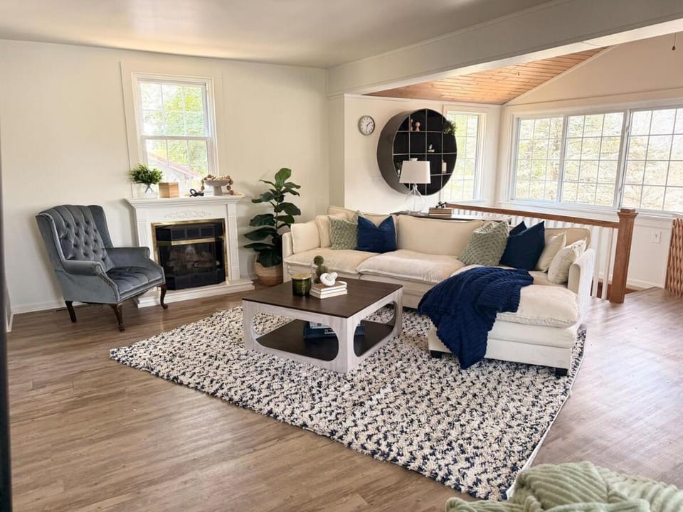 Living room, Seating area