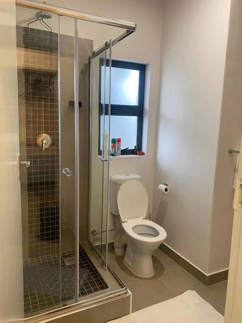 Shower, Toilet