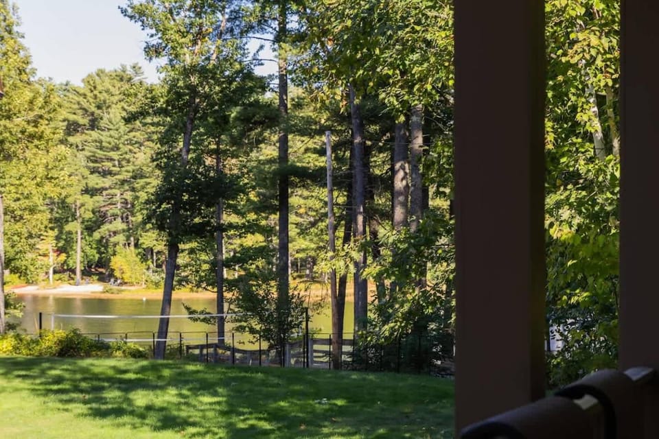 Conway Lake Charm - Beautiful Waterfront Community House in Conway