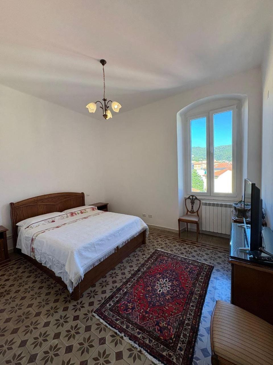 Bed, TV and multimedia, Bedroom, internet