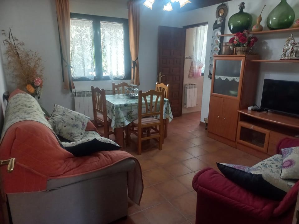 Communal lounge/ TV room, Dining area