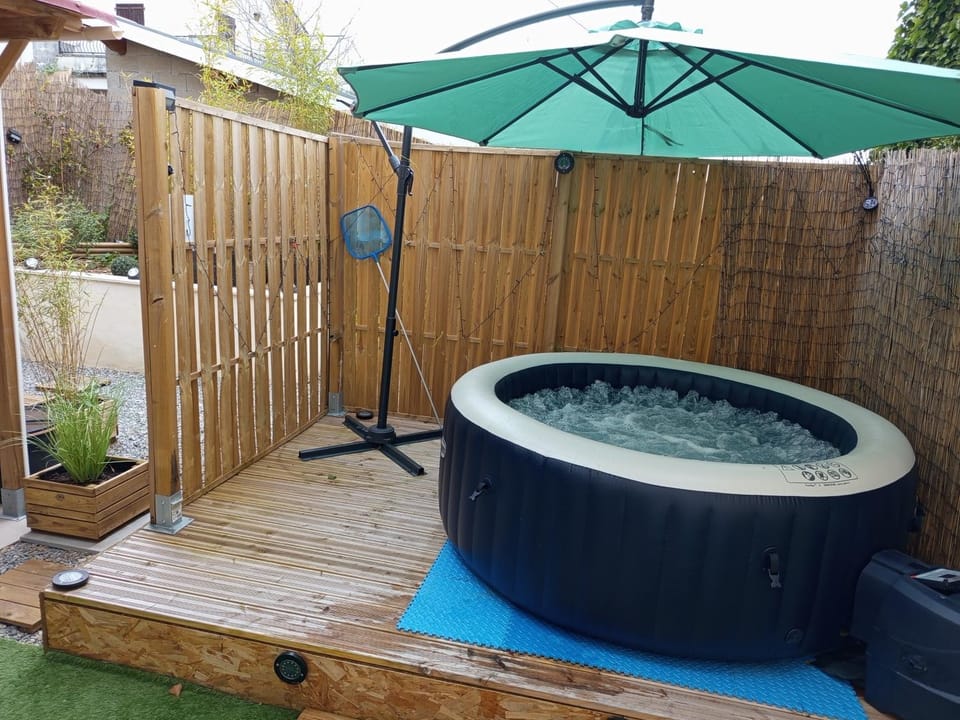Hot Tub, Spa and wellness centre/facilities