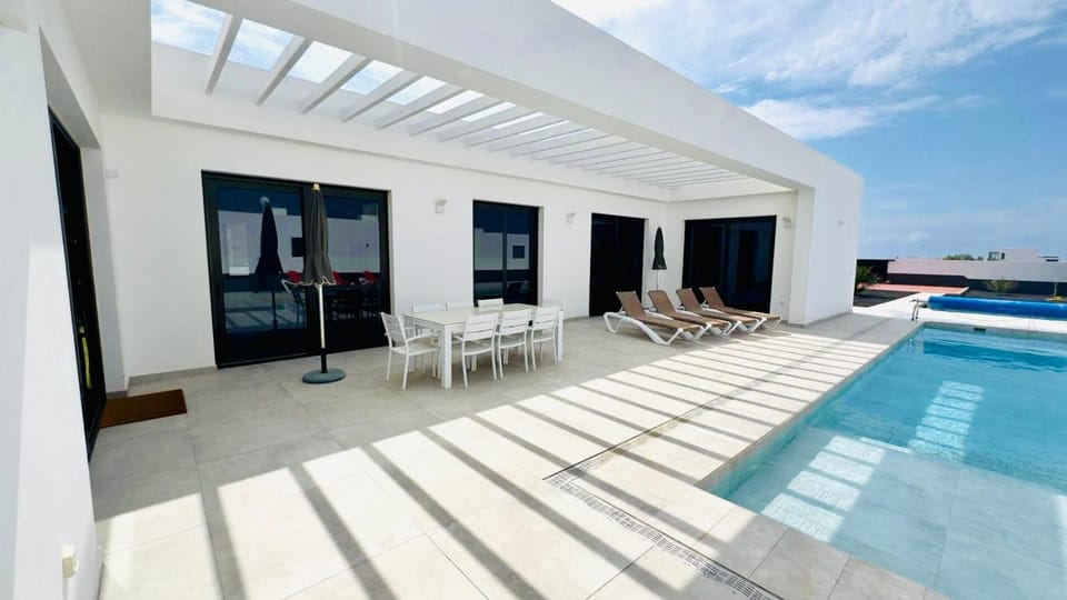 Balcony/Terrace, Swimming pool