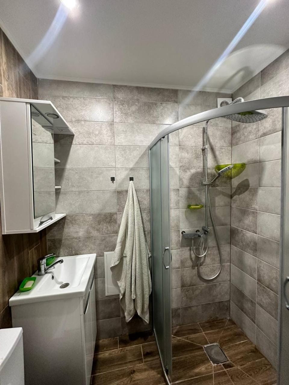 Shower, Bathroom, towels