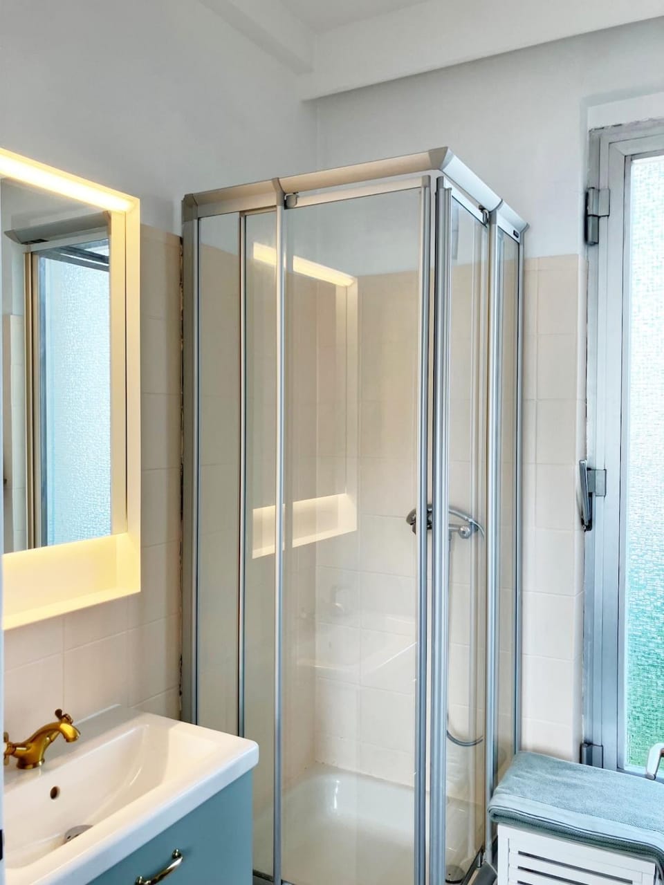 Shower, Bathroom, towels