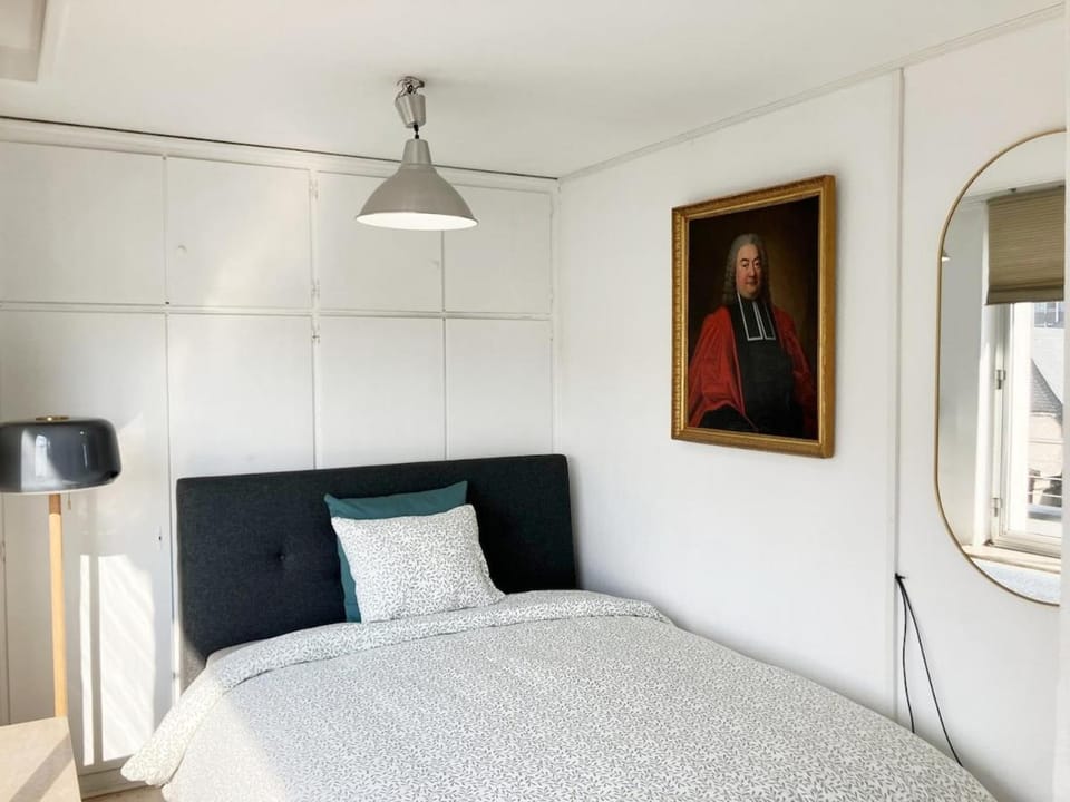 Bed, Photo of the whole room, Decorative detail, Bedroom